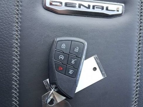 Used 2025 GMC Yukon Denali w/ Sun & Power Step Package AWD/4WD image 20