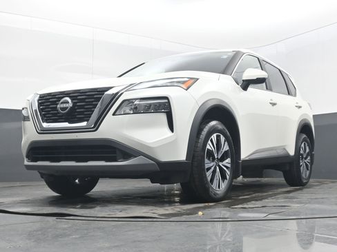 Certified 2023 Nissan Rogue SV image 23