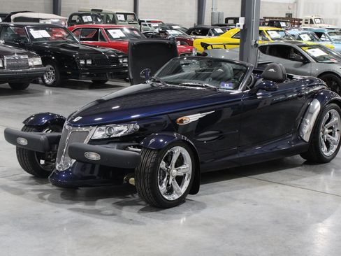 Used 2001 Chrysler Prowler RWD image 2