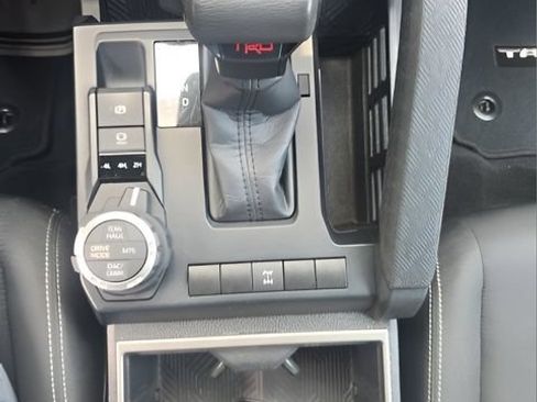 Used 2024 Toyota Tacoma TRD Off-Road AWD/4WD image 18