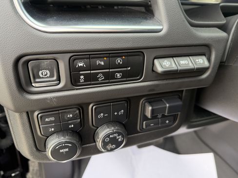 Used 2024 Chevrolet Tahoe High Country w/ Premium Package image 21