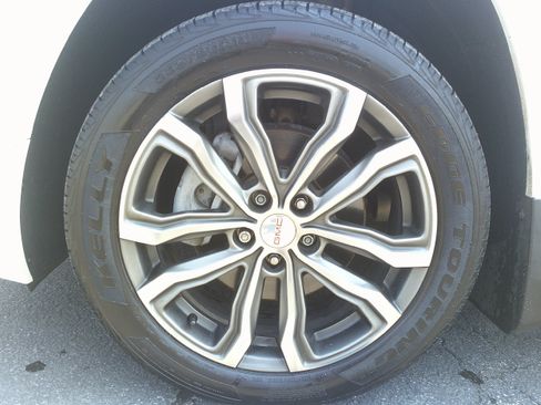 Used 2019 GMC Terrain Denali w/ GMC Pro Grade Package AWD/4WD image 12