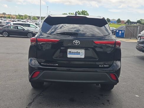 Used 2021 Toyota Highlander XLE AWD/4WD image 6