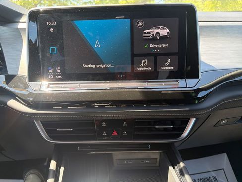Used 2025 Volkswagen Atlas Cross Sport SE FWD image 20