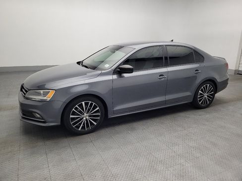 Used 2016 Volkswagen Jetta Sport FWD image 2