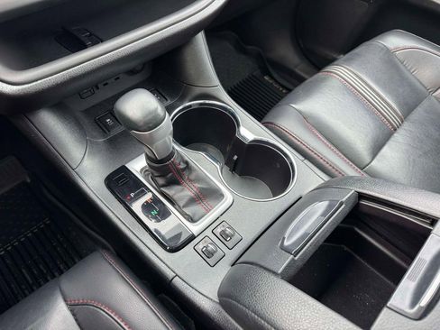 Used 2019 Toyota Highlander SE image 30