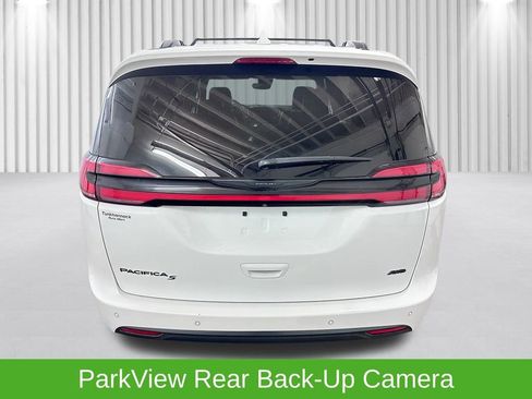 Certified 2022 Chrysler Pacifica Touring-L w/ S Appearance Package image 9