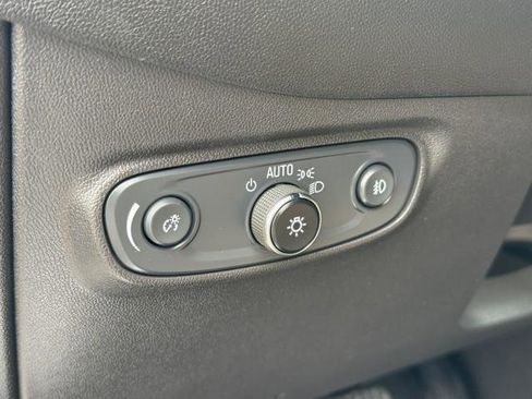 Used 2024 Chevrolet Equinox Premier image 18