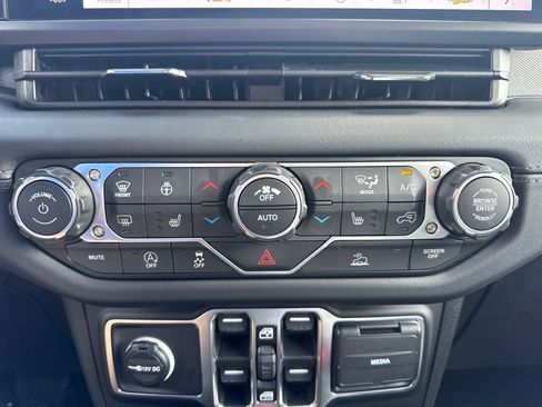 Certified 2026 Jeep Wrangler Unlimited Sahara AWD/4WD image 6