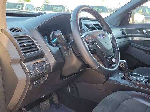 Used 2019 Ford Explorer XLT w/ Equipment Group 202A image 13