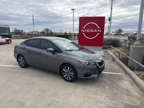 Used 2020 Nissan Versa SV image 1