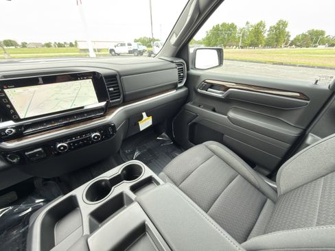 New 2026 GMC Sierra 1500 SLE AWD/4WD image 19