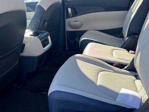 New 2026 Kia Carnival EX image 14