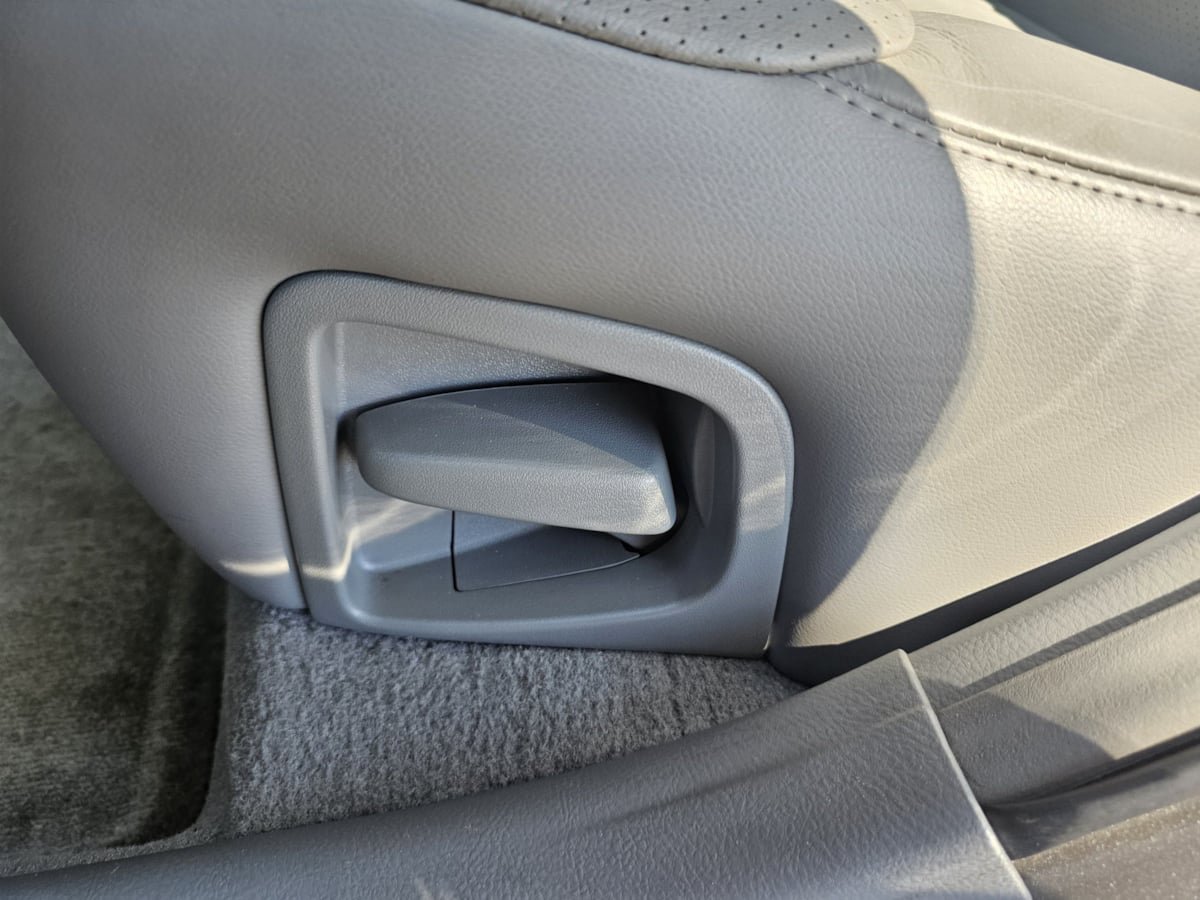 Used 2006 Toyota Avalon Limited FWD image 31