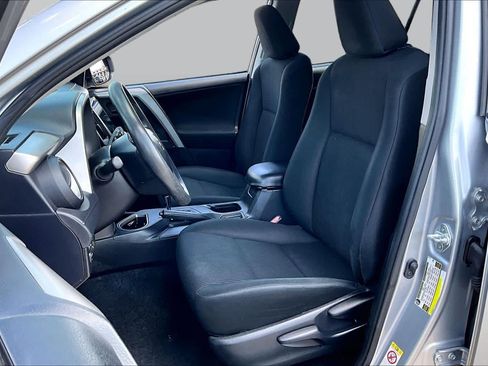 Used 2017 Toyota RAV4 LE FWD image 8