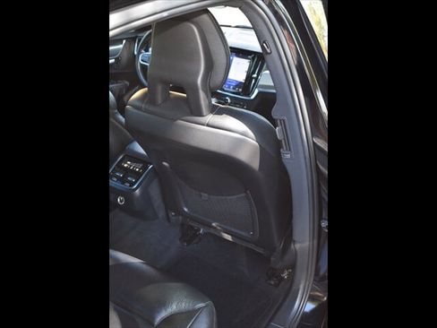 Used 2017 Volvo S90 T5 Momentum w/ Vision Package FWD image 26