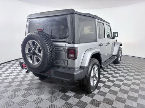 Used 2018 Jeep Wrangler Unlimited Sahara image 9