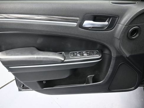Used 2022 Chrysler 300 Touring L image 26
