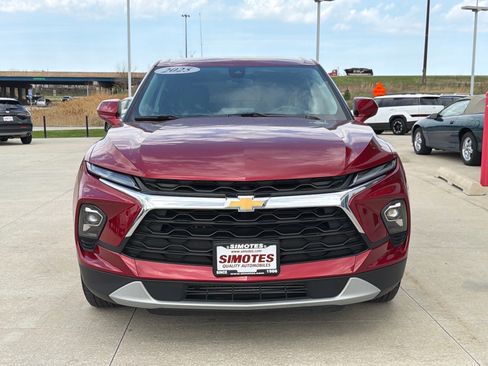 Used 2025 Chevrolet Blazer LT image 3