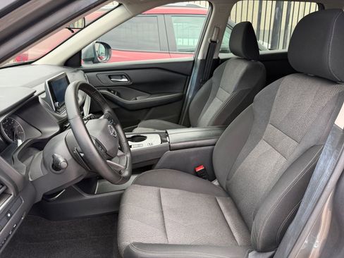 Used 2025 Nissan Rogue SV FWD image 29