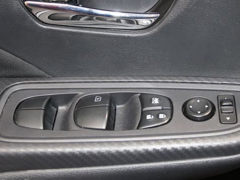 Used 2021 Nissan Versa SV image 22