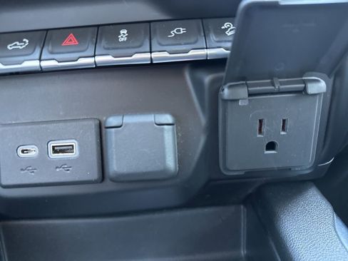 Used 2022 Chevrolet Silverado 1500 LTZ image 26