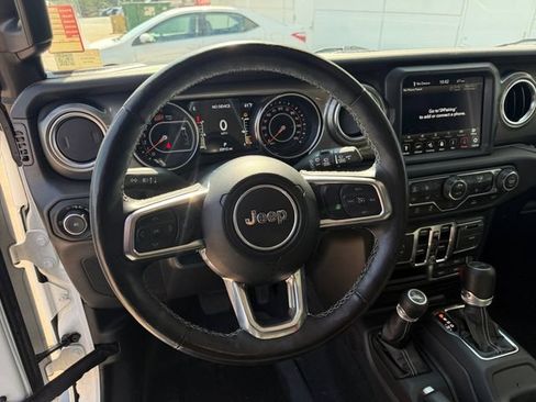 Used 2023 Jeep Wrangler Unlimited Sahara w/ Cold Weather Group AWD/4WD image 9