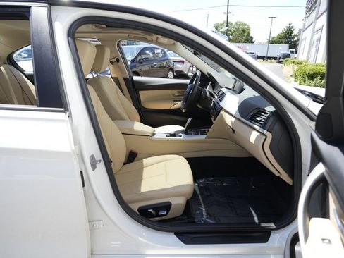 Used 2018 BMW 320i xDrive Sedan AWD/4WD image 29