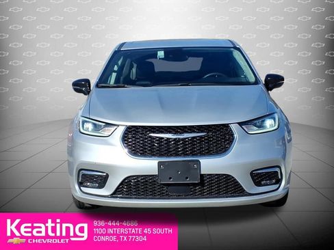 Used 2024 Chrysler Pacifica Touring-L image 10