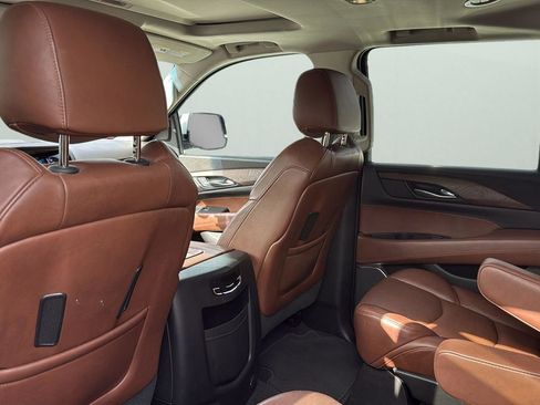 Used 2018 Cadillac Escalade Luxury image 29