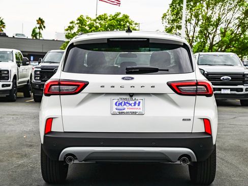 New 2025 Ford Escape SE image 5
