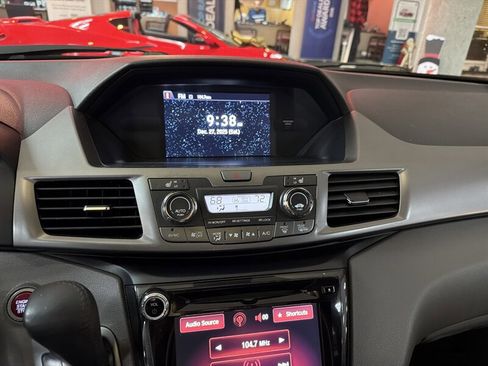 Used 2014 Honda Odyssey Touring Elite image 16