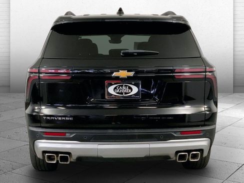 Used 2026 Chevrolet Traverse LT w/ Driver Confidence Package FWD image 3
