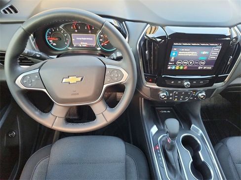 Used 2023 Chevrolet Traverse LT image 11