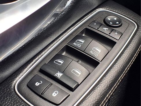 Used 2022 RAM 1500 Laramie AWD/4WD image 19