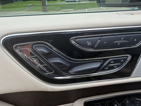 Used 2019 Lincoln Navigator Reserve AWD/4WD image 27
