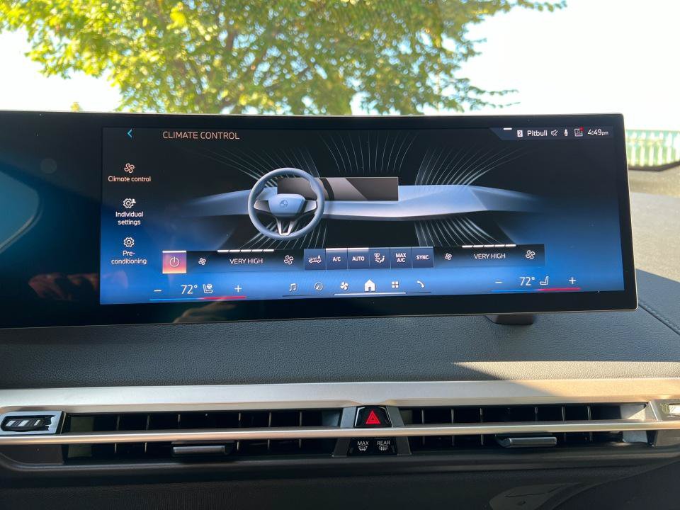Used 2024 BMW iX xDrive50 w/ Sport Package AWD/4WD image 18