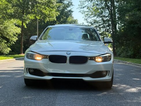 Used 2013 BMW 320i Sedan RWD image 2