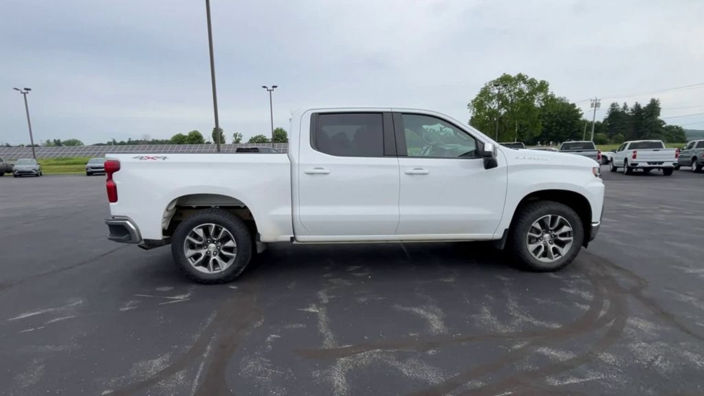 Used 2022 Chevrolet Silverado 1500 LT AWD/4WD image 9