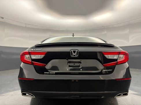 Used 2018 Honda Accord Sport image 6