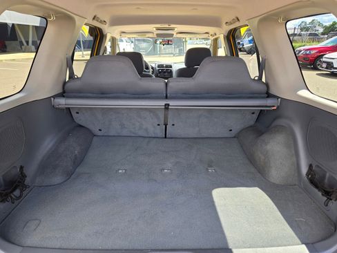 Used 2004 Nissan Xterra XE RWD image 12