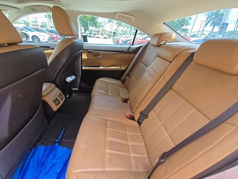 Used 2016 Lexus ES 350 w/ Luxury Package w/Wood Trim FWD image 26