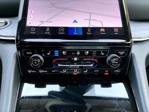 Certified 2023 Jeep Grand Cherokee Limited w/ Luxury Tech Group II AWD/4WD image 19