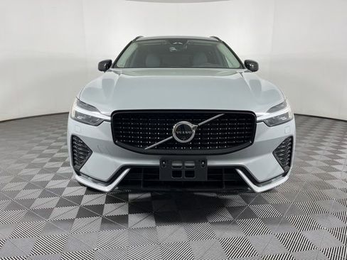 Used 2025 Volvo XC60 B5 Plus image 4