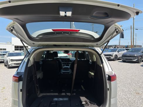 Used 2023 Kia Carnival LX FWD image 24