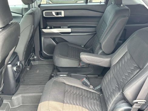 Used 2021 Ford Explorer XLT AWD/4WD image 12