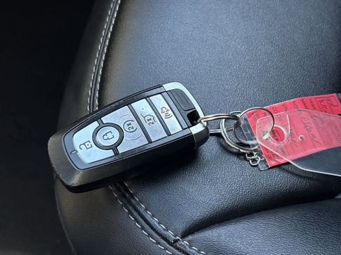 Used 2022 Ford Explorer XLT w/ Equipment Group 202A image 18