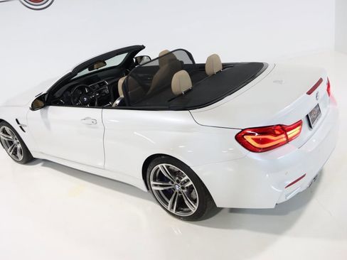 Used 2018 BMW M4 Convertible image 11