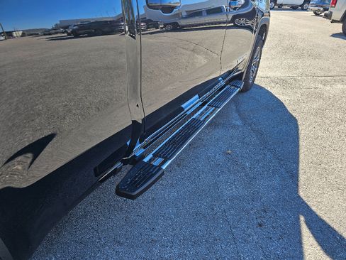 New 2026 GMC Sierra 1500 SLE image 16