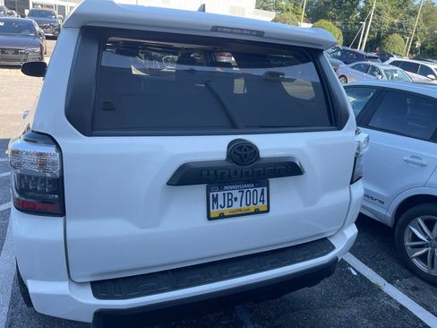 Used 2021 Toyota 4Runner TRD Off-Road Premium w/ Moonroof Package AWD/4WD image 17